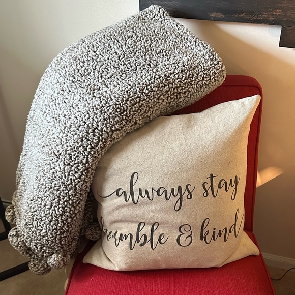 Pottery Barn Bedding Pottery Barn Cozy Pom Pom Sherpa Throw Blanket